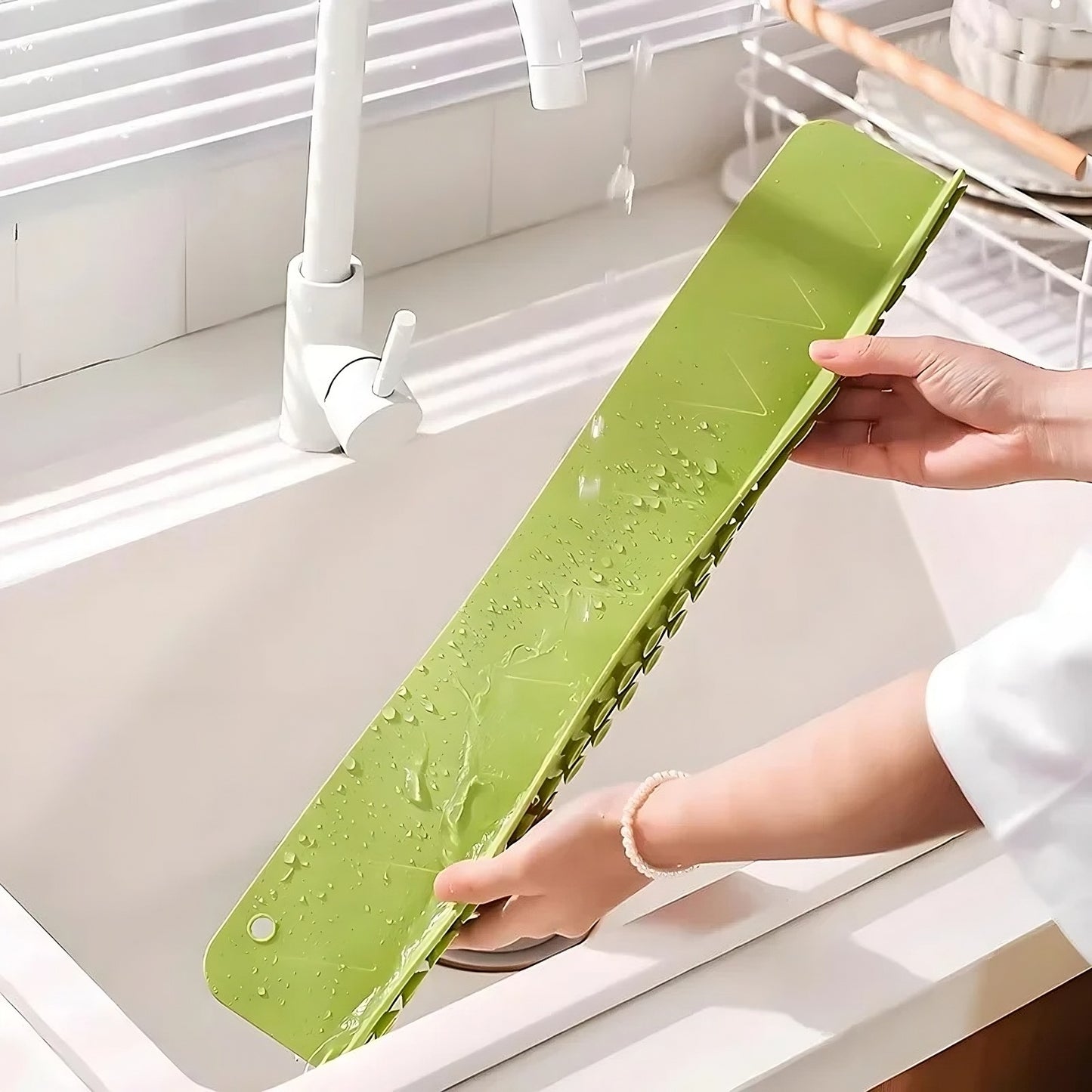 Kitchen Sink Splash Guard – Anti-Splash Sink Protector